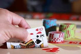 Filipino players browsing 7game asia sports betting on mobile